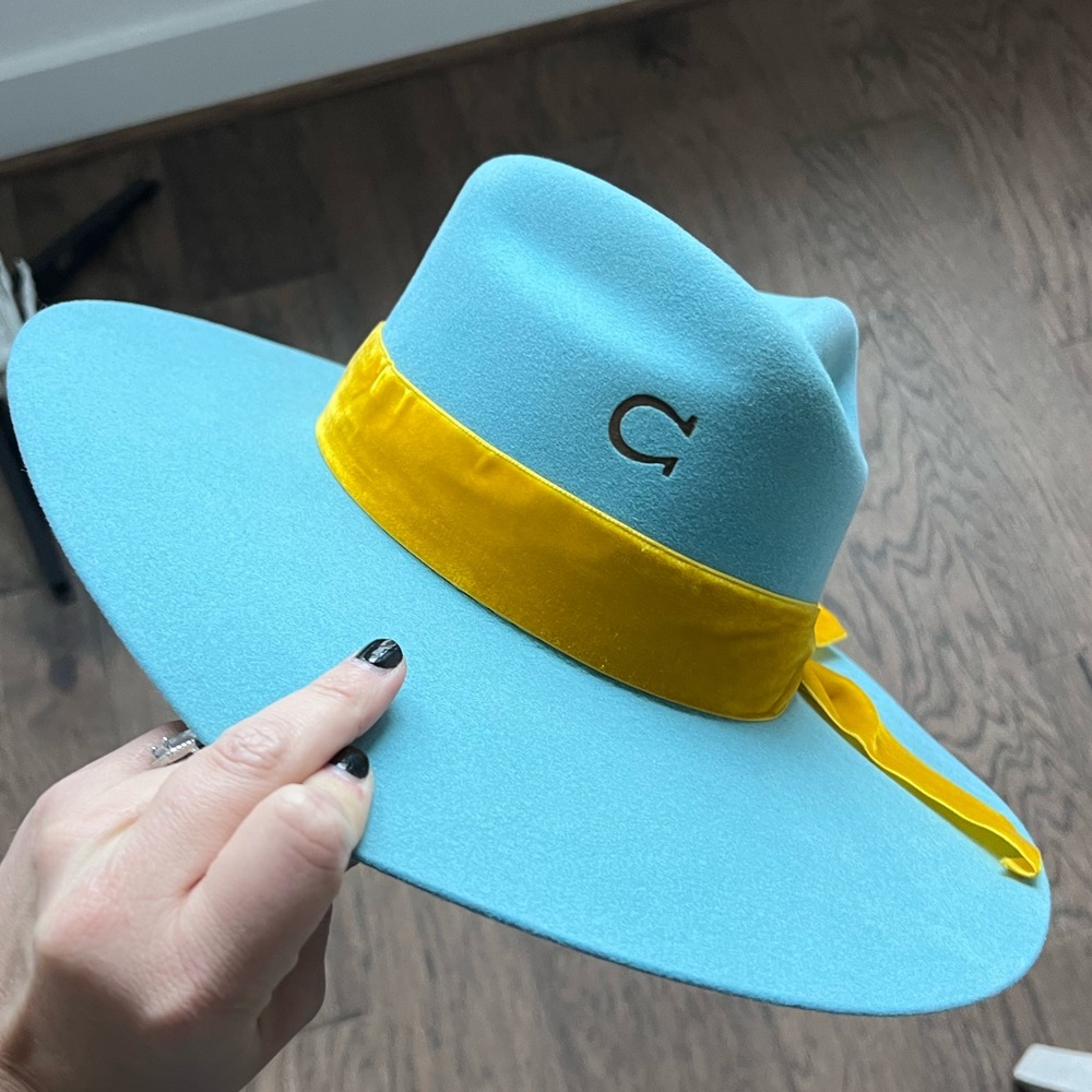 Charlie 1 Horse felt hat.  Lovely torquies blue  with yellow felt trim.
